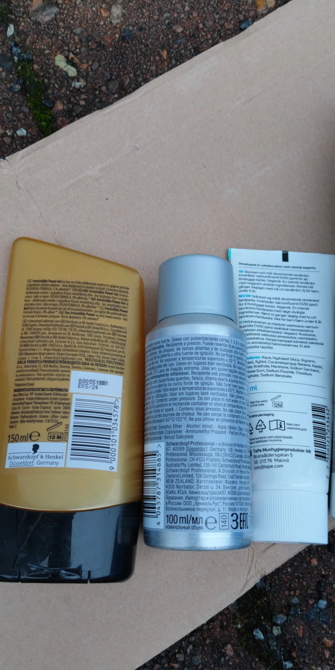 Ett set med diverse skönhetsprodukter för män. - 6