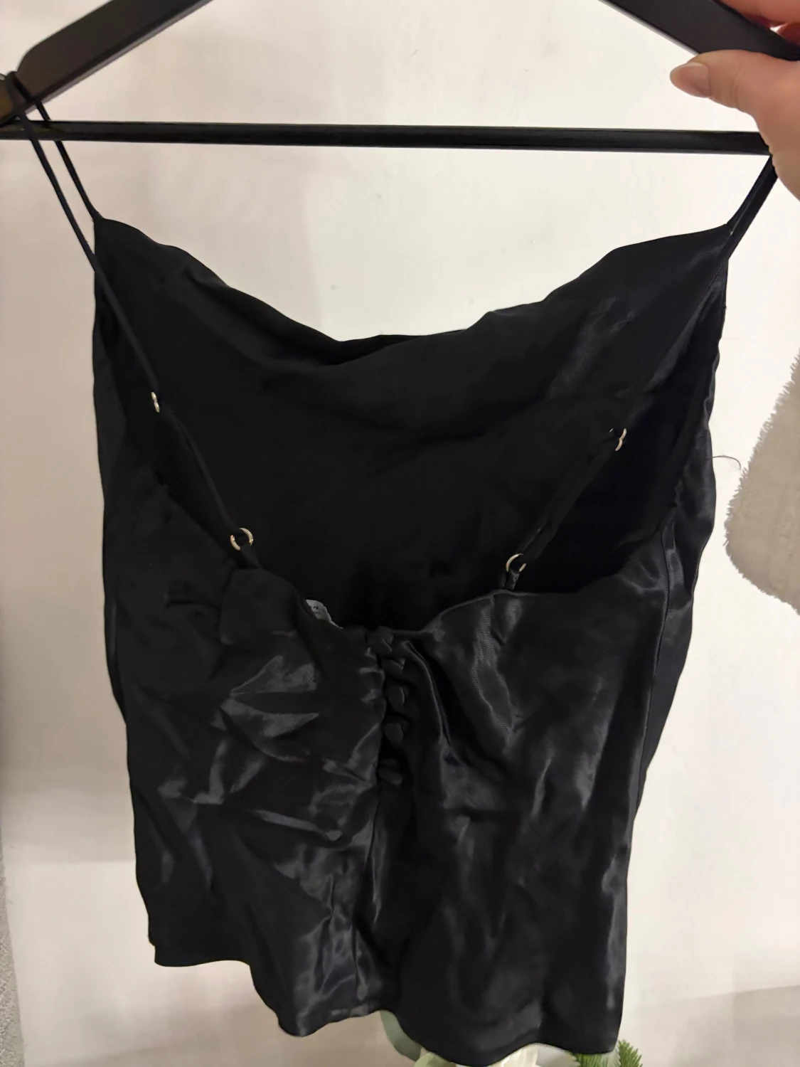 Svart satin korsettlinne med smala band - 1