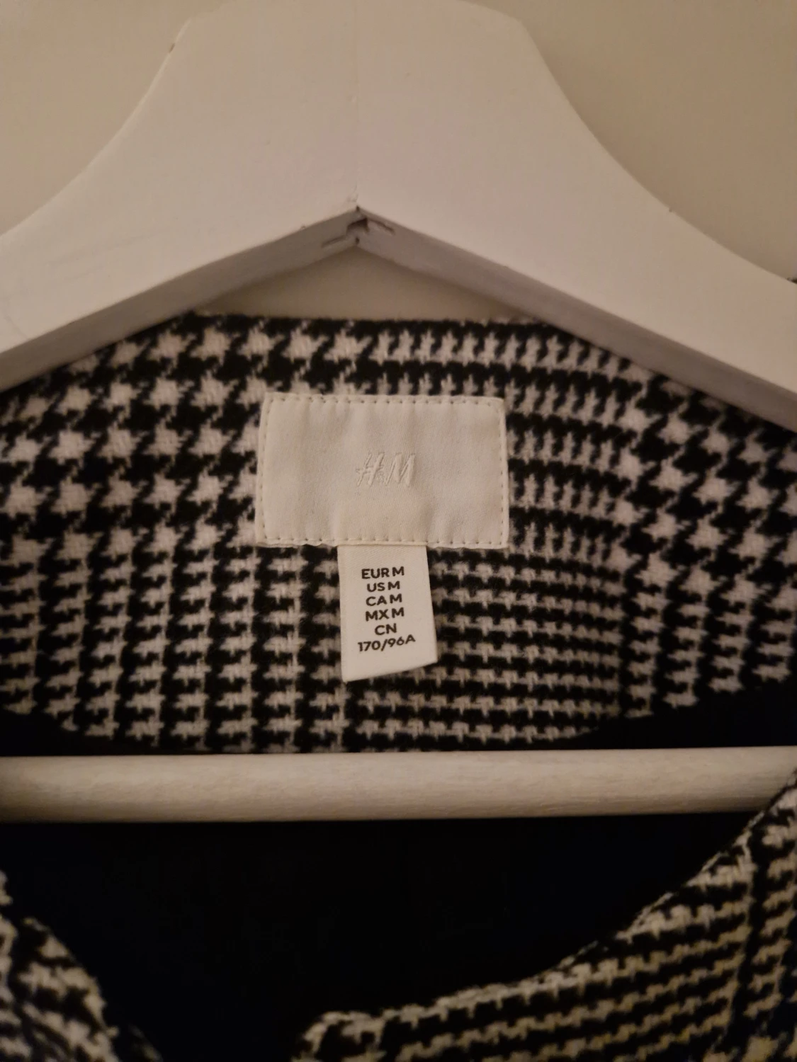 Rutig kavajjacka från H&M i svartvitt - 2