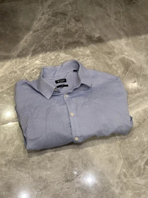 Tiger of Sweden Skjorta - Tiger of Sweden Skjorta | Ljusblå | Slim fit | Skick: 9,5/10 | Storlek: 39 | Pris: 249 SEK | Priset är diskuterbart | Frakt: Postnord + Instabox + Bring | Skriv vid minsta fråga eller fundering 📩