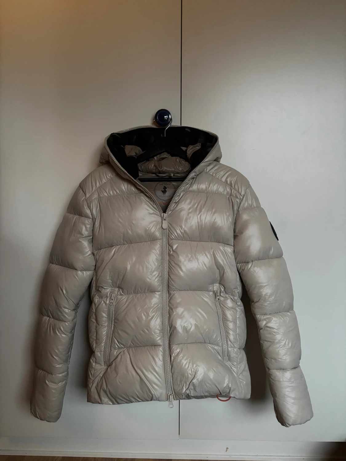 Beige pufferjacka från Save The Duck Storlek S