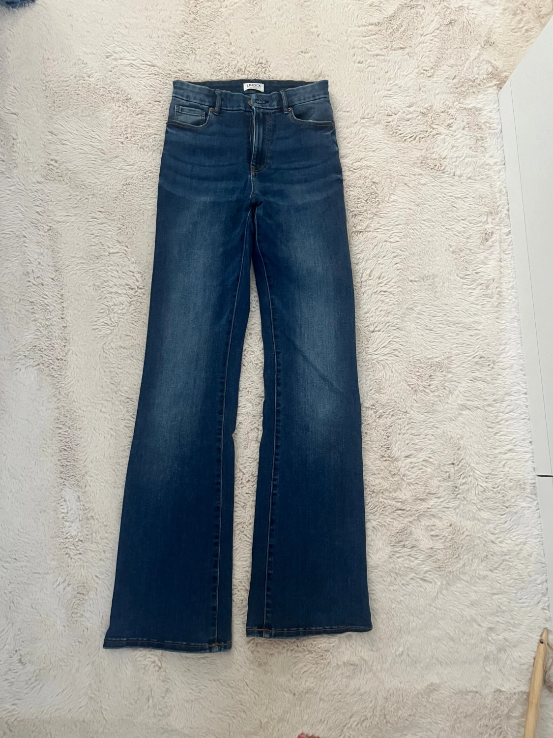 Blå bootcut jeans från Lindex - 1