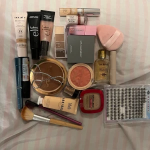 Smink bundle  - Smink bundle ,säljer allt för 80kr vill bli av med allt