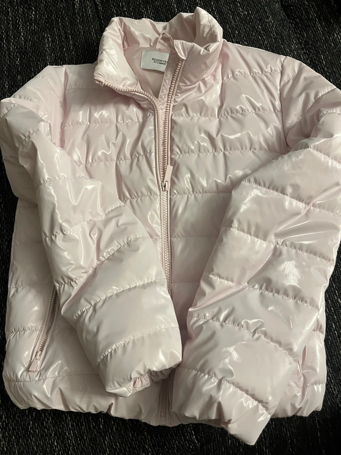 Ljusrosa pufferjacka från Reserved