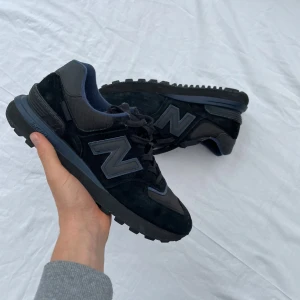 New Balance skor - Säljer dessa riktigt feta skor från New Balance. Passar perfekt till vintern och liknar rockrunners. 10/10 skick, först till kvarn! 
