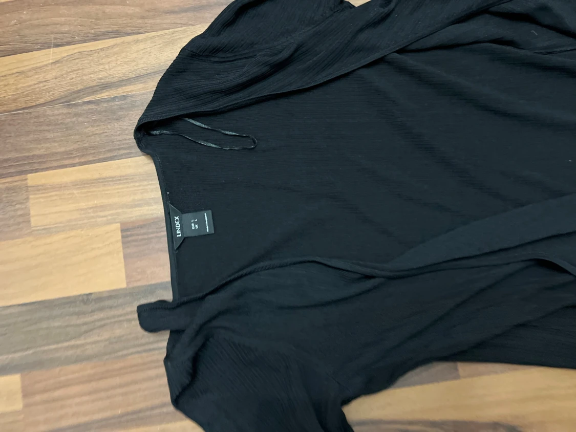 Svart omlottklänning från Lindex - 2