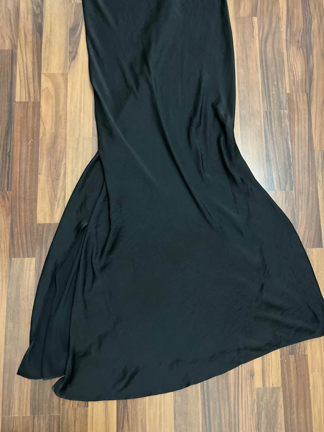 Svart långklänning från ASOS DESIGN - 1