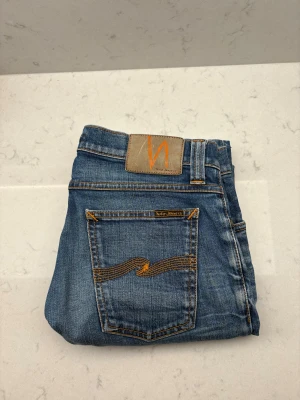 Nudie Jeans - Schyssta Nudie jeans size w29 l32. Nudie har free repairs for life. Skriv vid frågor. Pris kan diskuteras.