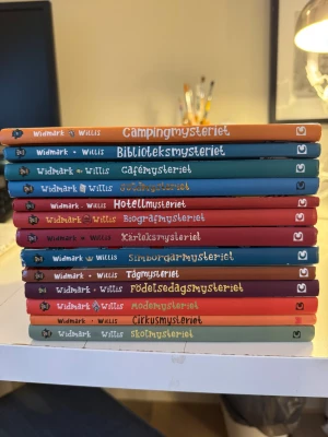 BÖCKER!!! KOLLA MIN PROFIL - Säljer massor av böcker/ barnböcker/ bokserier! Kolla in min profil och diskutera pris (är rätt öppen) 💞☺️