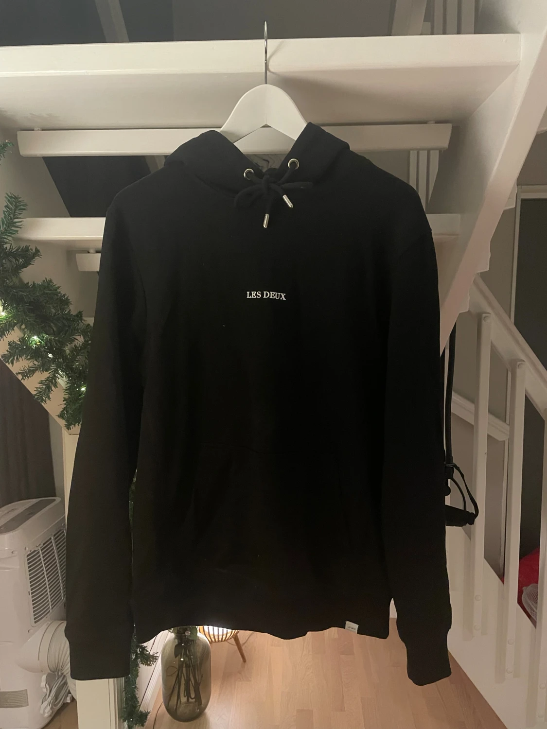 Svart hoodie från Les Deux
