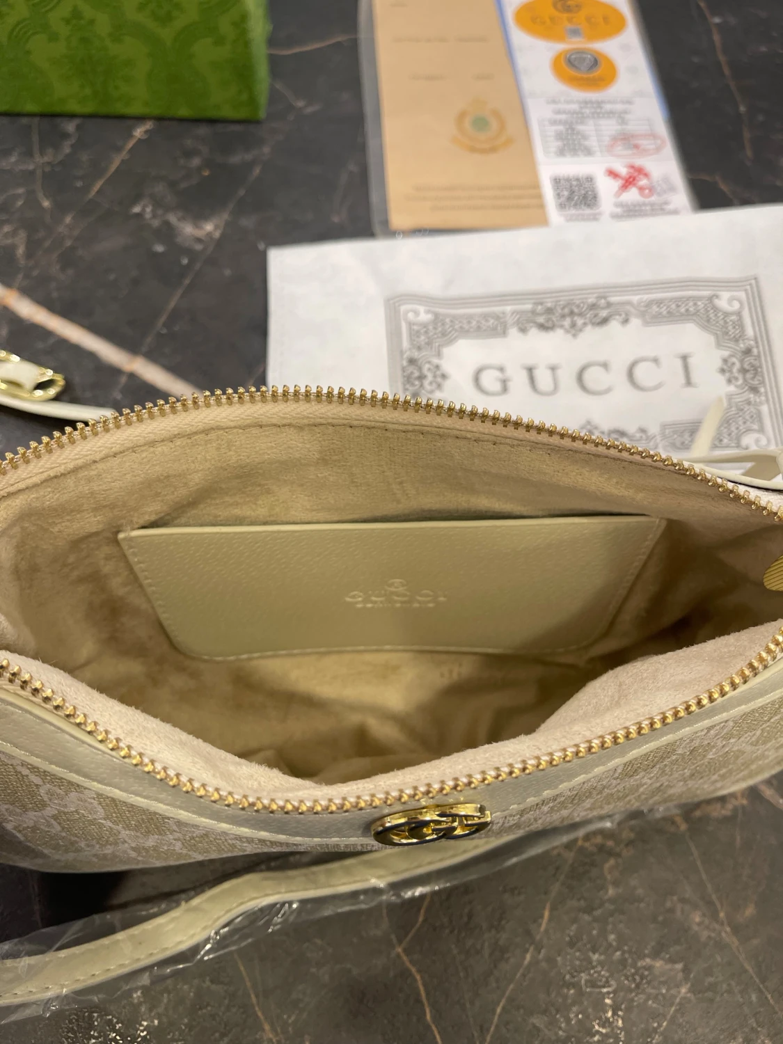 Beige och vit axelväska från Gucci - 3