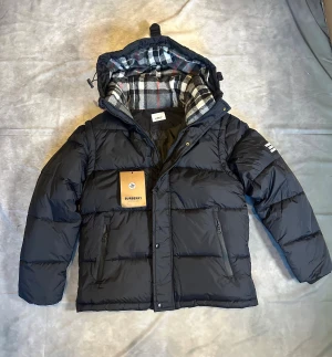 Burberry puffer - Säljer min feta burberry puffer perfekt som julkklapp🔥🎄storlek M