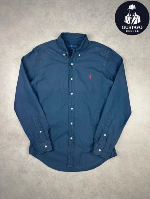 Ralph Lauren skjorta  - Tja. Ralph Lauren skjorta i storlek M. Extremt fint skick utan några defekter. Tveka inte på att ställa frågor! 🙌