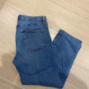Jeans  - Säljer dessa jeansen som är köpta på Cubus och använda 1 gång!. Det är storlek 34/30
