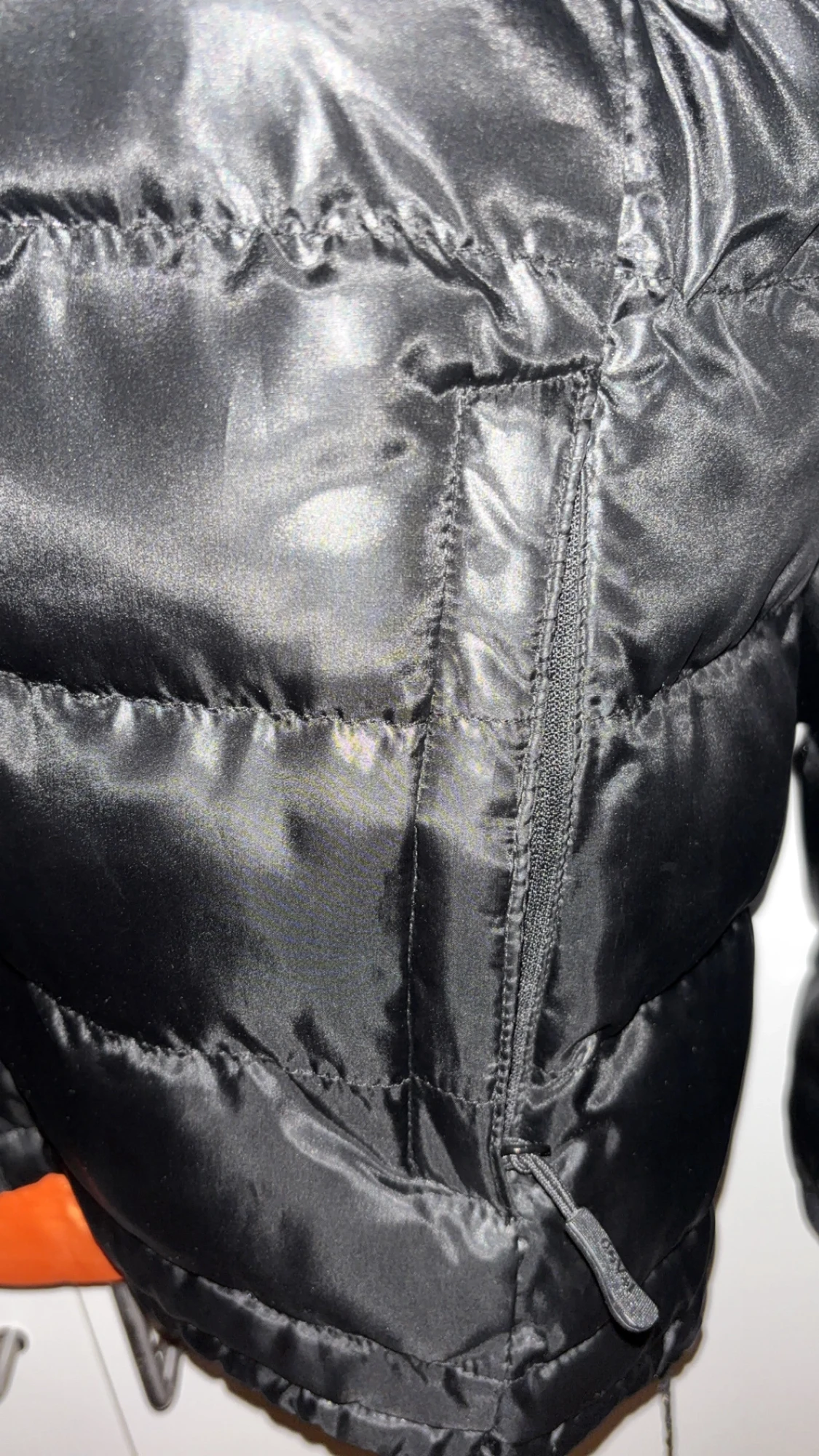 Svart pufferjacka med orange foder - 1