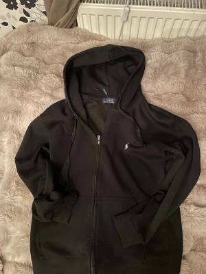 Polo ralph lauren - Tja säljer en ralph lauren passar dig med S men även med M hör av er om ni har frågor 