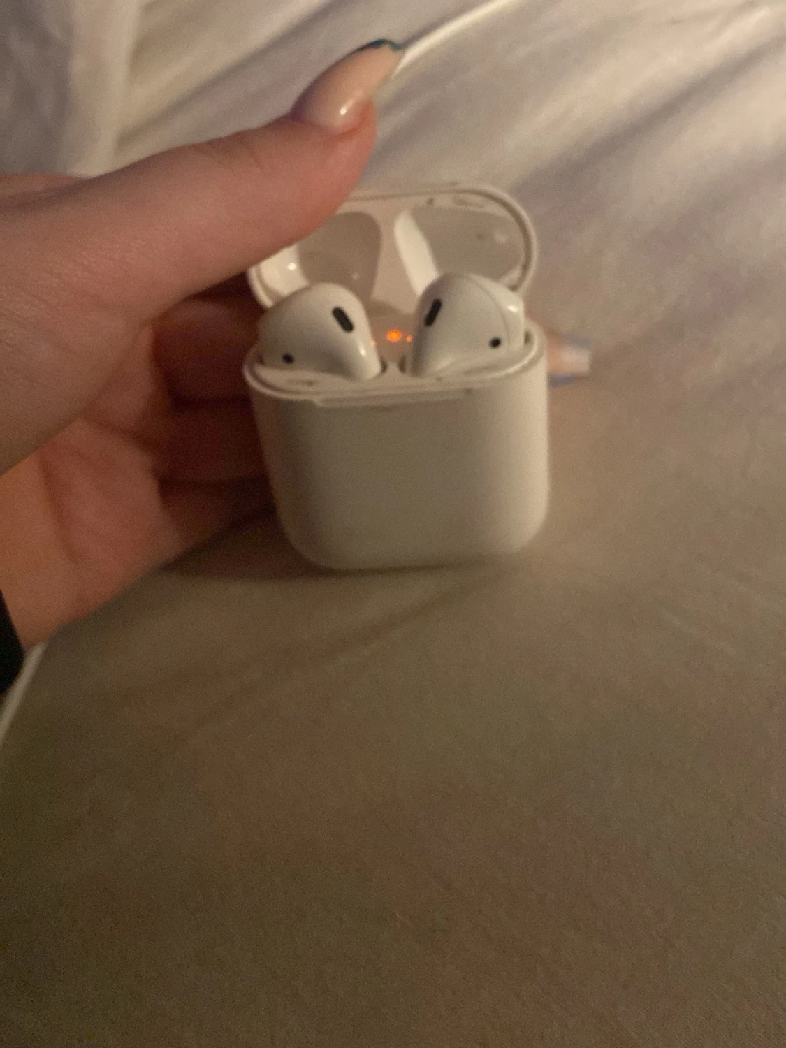 Apple AirPods (2nd generation) - 3