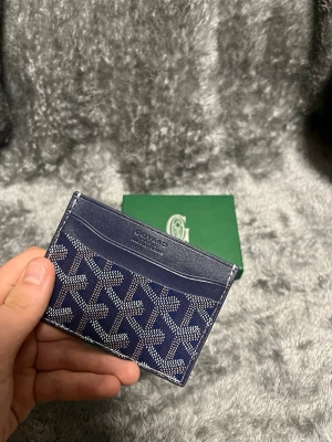 Snygg plånbok med mönster - Snygg plånbok med mönster, kommer med box, aldrig använd, skriv vid frågor!