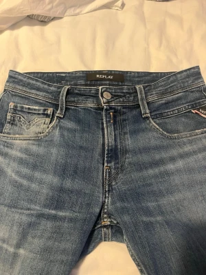 Replay jeans - Replay organic cotton jeans - Slim fit passform - Storlek W28/L32 - Nypris 1800kr - skriv vid frågor och funderingar!🕺