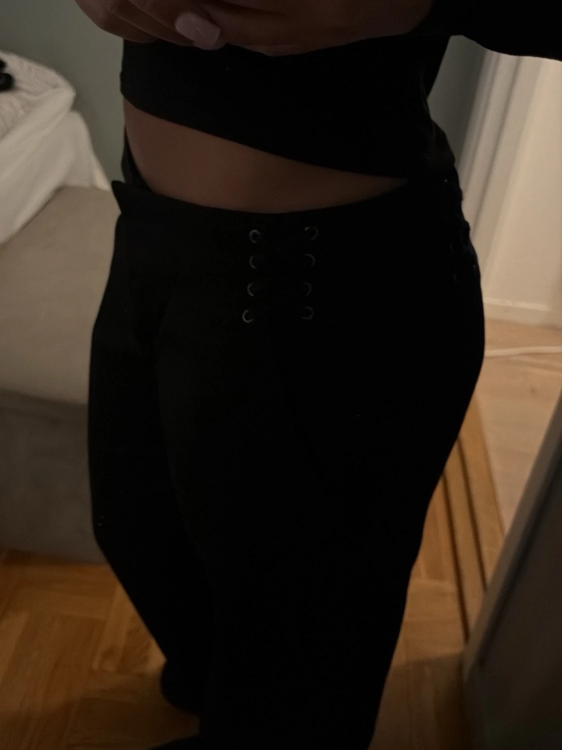 Svarta wide byxor med snörning - 1