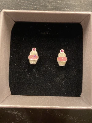 Örhängen - Örhängen som ser ut som cupcakes.