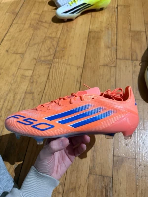 Fotbollsskor  - Adidas F50 ELITE FG fotbolls skor. Storlek 44. Nytt skick oanvända . Nypris 2479kr