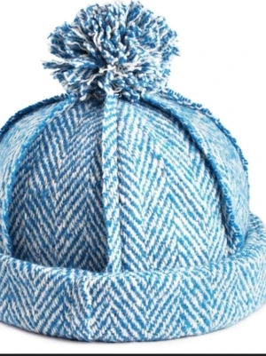 Acne studios bobble hat. - Exklusiv och svår att få tag på. Finns ett tjockt pannband inuti som man kan välja att ta ut. Aldrig använd.