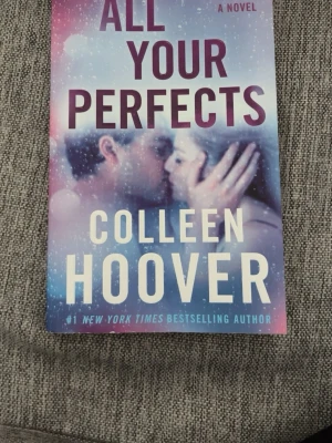 Bok: all your perfects by Colleen hoover  - Bok av colleen hoover, två sidor som har lite anteckningar i men annars är det inget mer. en pytteliten skada i hörnet men syns knappt. 
