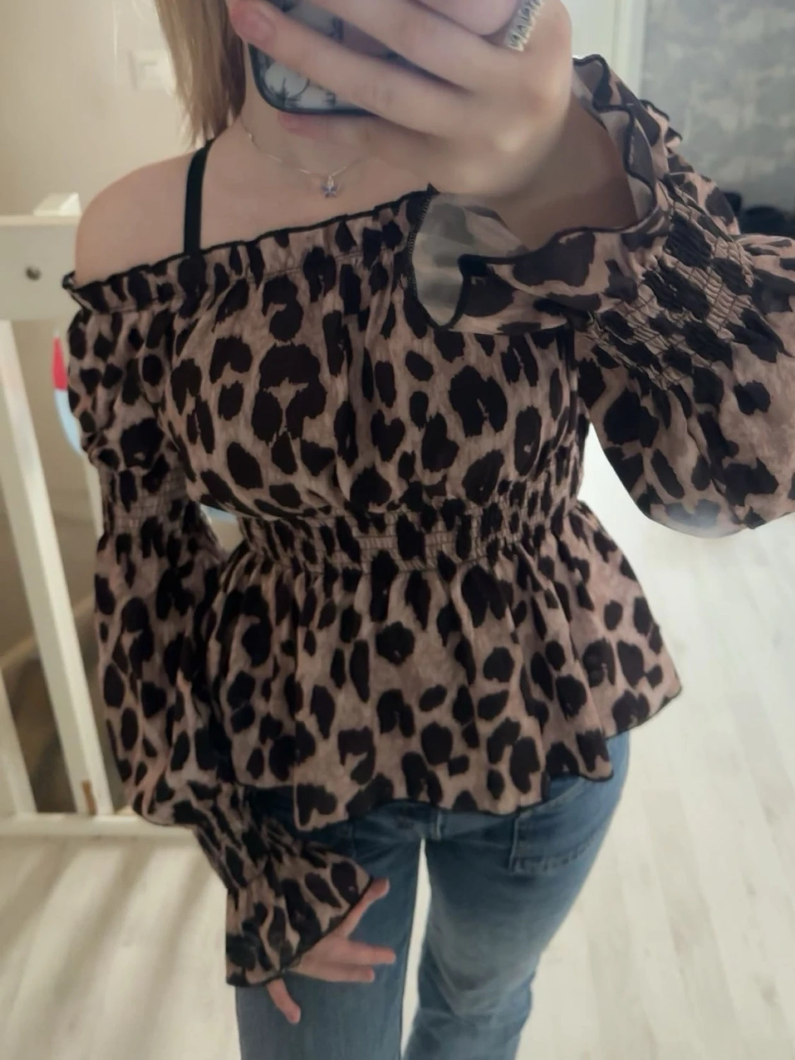 Leopardmönstrad offshoulder blus