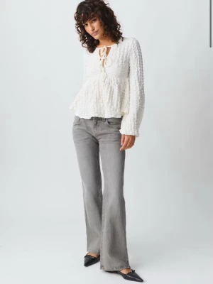 Gina y2k jeans  - Supersnygga jeans från gina som inte passar mig längre, inga skador alls på jeansen då jag inte använt dem mycket. Säljer även samma jeans i 2 andra färger som ligger uppe på min plick! 