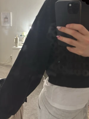 Svart tröja från divided - Säljer en svart tröja ifrån H&m divided🥰 Storlek S