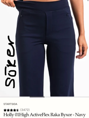 SÖKER Mörkblå raka byxor ActiveFlex - Söker Madlady mörkblå activeflex byxor med rak passform och hög midja. Byxorna har stretchigt material. S reg / s tall eller kanske m reg / m tall