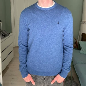 Ralph Lauren tröja 100% merinoull  - Jävligt najs Ralph Lauren tröja i 100% merinoull i perfekt skick 🙌 Han på bilden är 186, skriv vid fråga 👍 