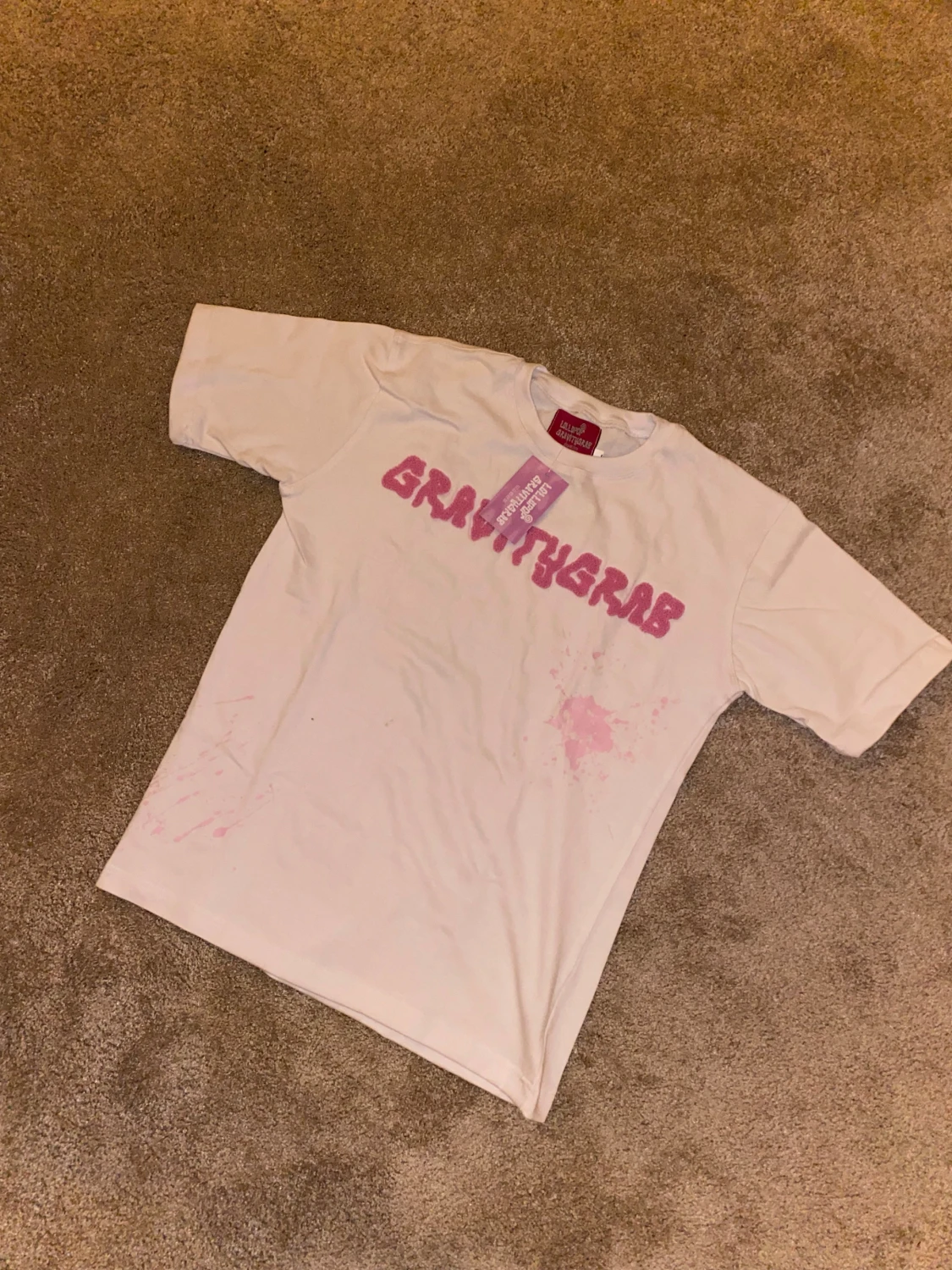 Vit Gravity Grab t-shirt med rosa tryck - 3