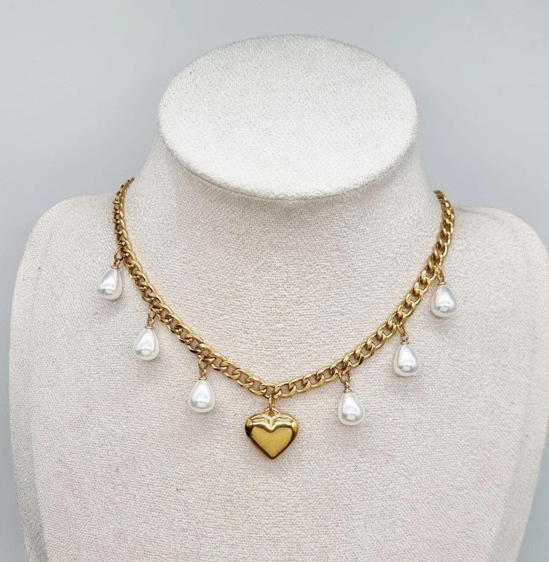 Stilfullt halsband med hjärta 