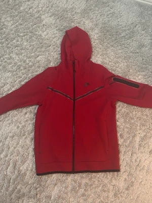 Nike Tech - Använd 1-2 gånger. Pris kan diskuteras