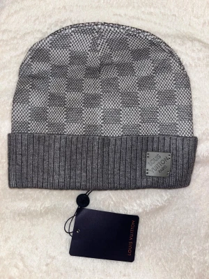 Grå L mössa  - Helt ny bra kvalité 