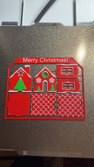 3D-Printad pepparkakshus pussel - En väldigt unik och fin liten pussel som passar perfekt för jultemat som börjar dra igång. Det är det en pussel som du ska ta sätta ihop till en pepparkakshus! Inget lim behövs men det kan vara bra att använda lim ifall den inte sitter ihop stabilt.  Har även andra annonser i min profil!