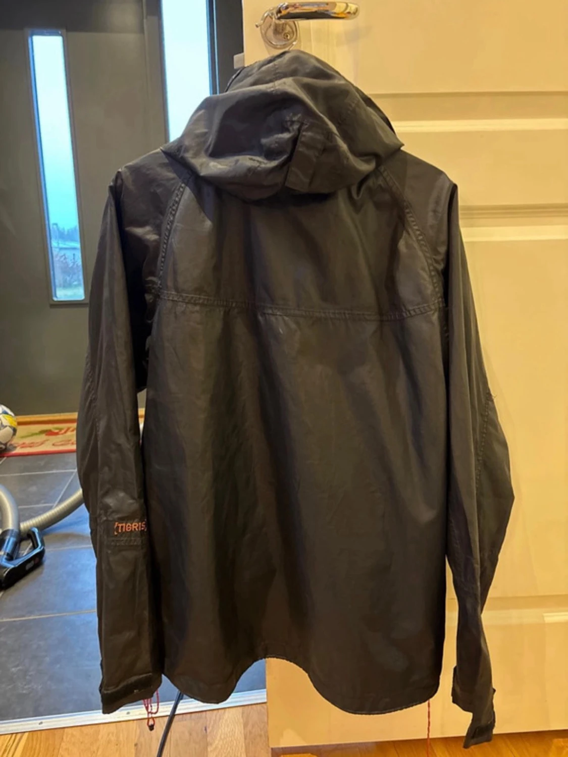 Svart vindjacka från Didriksons L - 4