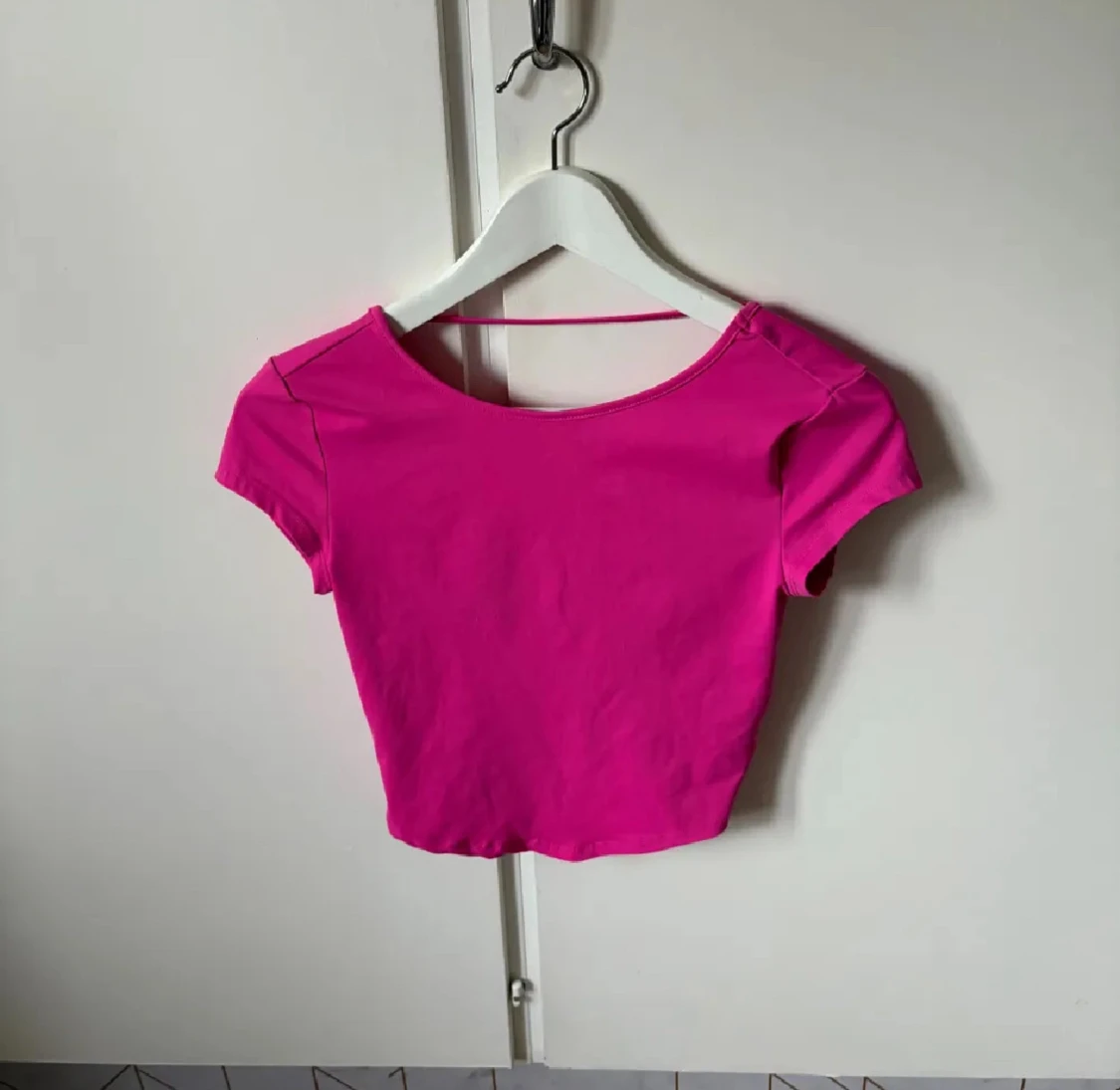 Rosa croppad topp från Shein 