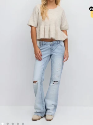 Lågmidjade jeans - Säljer mina Lågmidjade jeans från Gina som är slutsålda. Dem har pris lapp kvar och helt nya aldrig används 💕