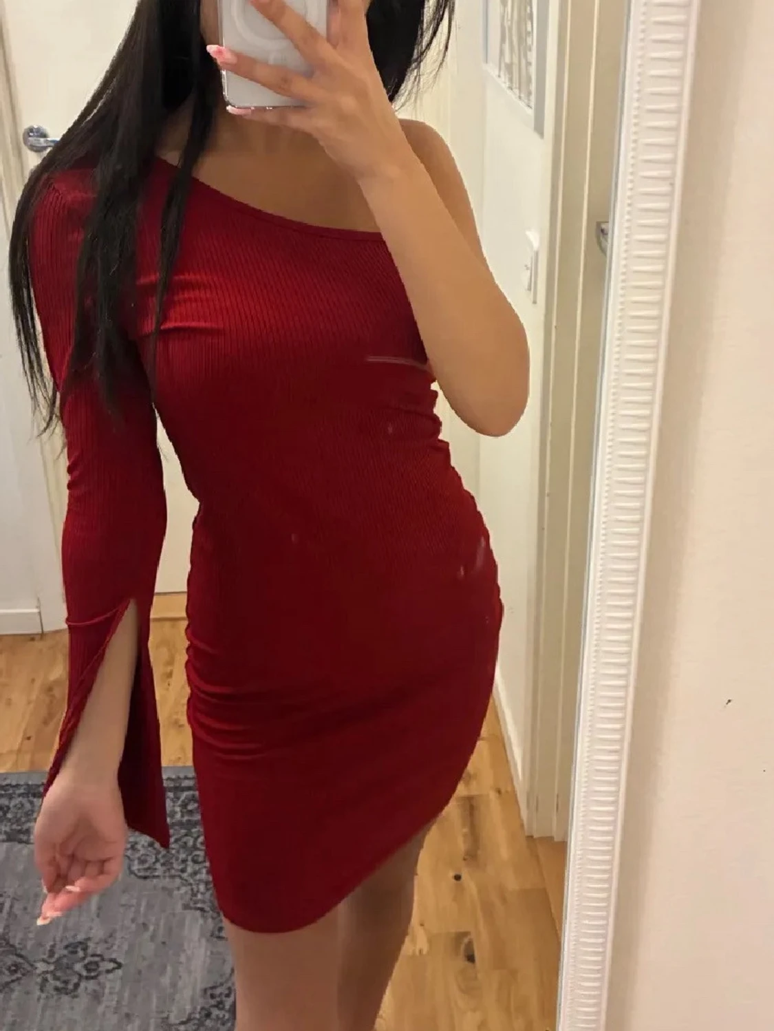 Röd oneshoulder kortklänning - 4