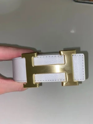 Vitt H bälte  - Riktigt bra kvalité, helt nytt, inga diffekter 