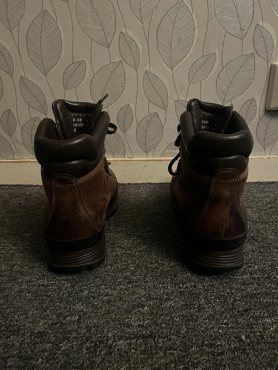 Bruna skinnkängor med snörning - 3