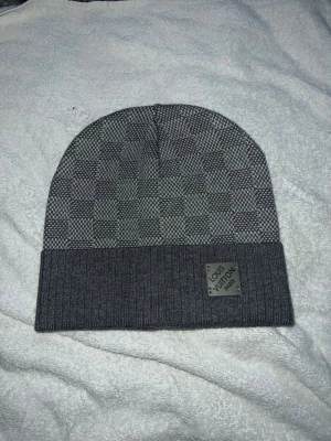 Mössor - Säljer ett par olika mössa så den du vill köpa skicka skärmdump på den så löser jag 