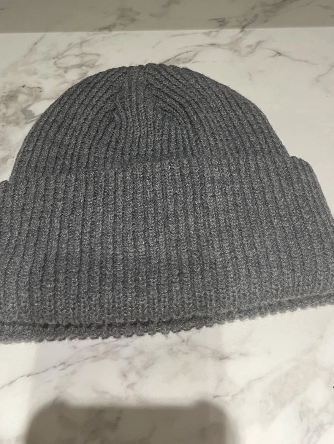 Grå stickad mössa från Canada Goose - 1