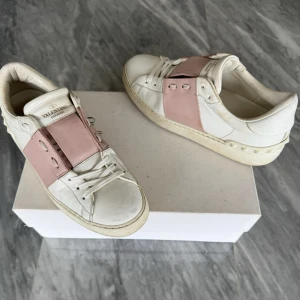 Valentino Open skor  - Valentino skor - Jättefint skick - Tillbehör: Valentino dustbag - Nypris: 6000kr - TrendWardrobe