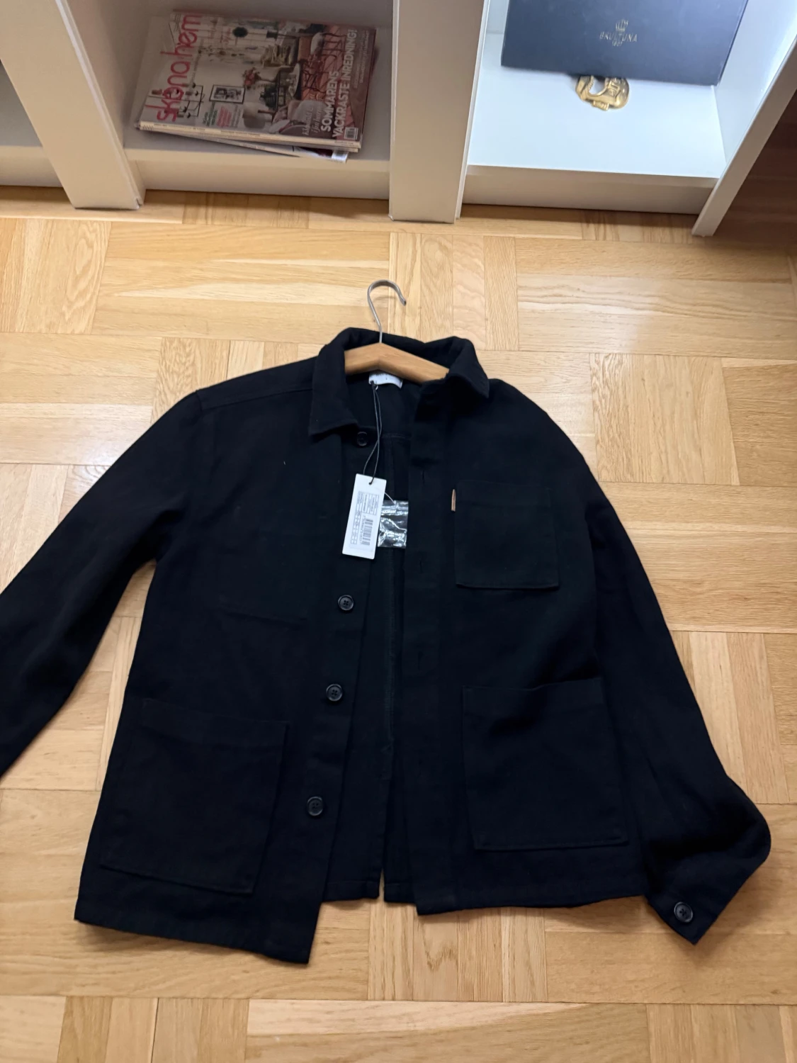 Svart overshirt med fickor