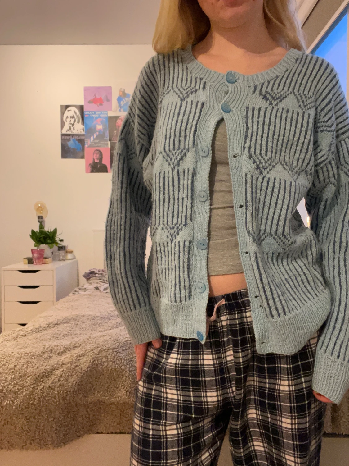 Ljusblå stickad kofta med mönster - 1