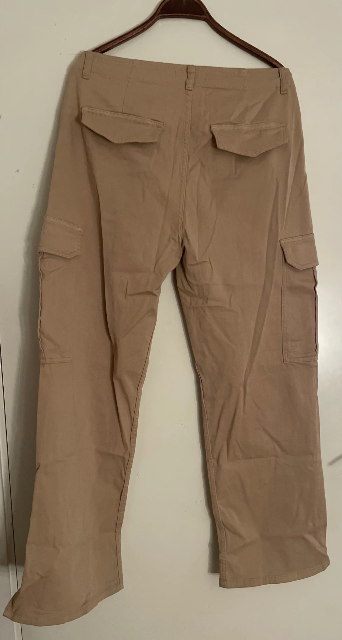 Beiga cargopants från Pull&Bear - 1